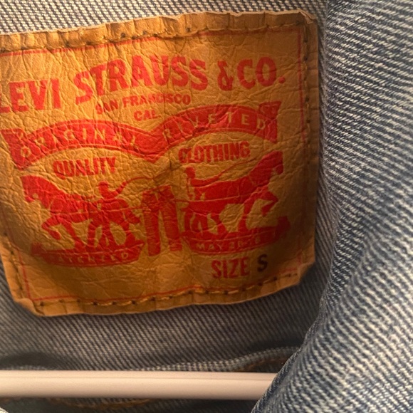 Levi's women Light Blue Denim Jacket - Picture 2 of 3